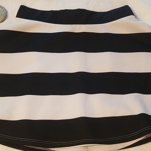 2 scuba skater skirts - Picture 2 of 3